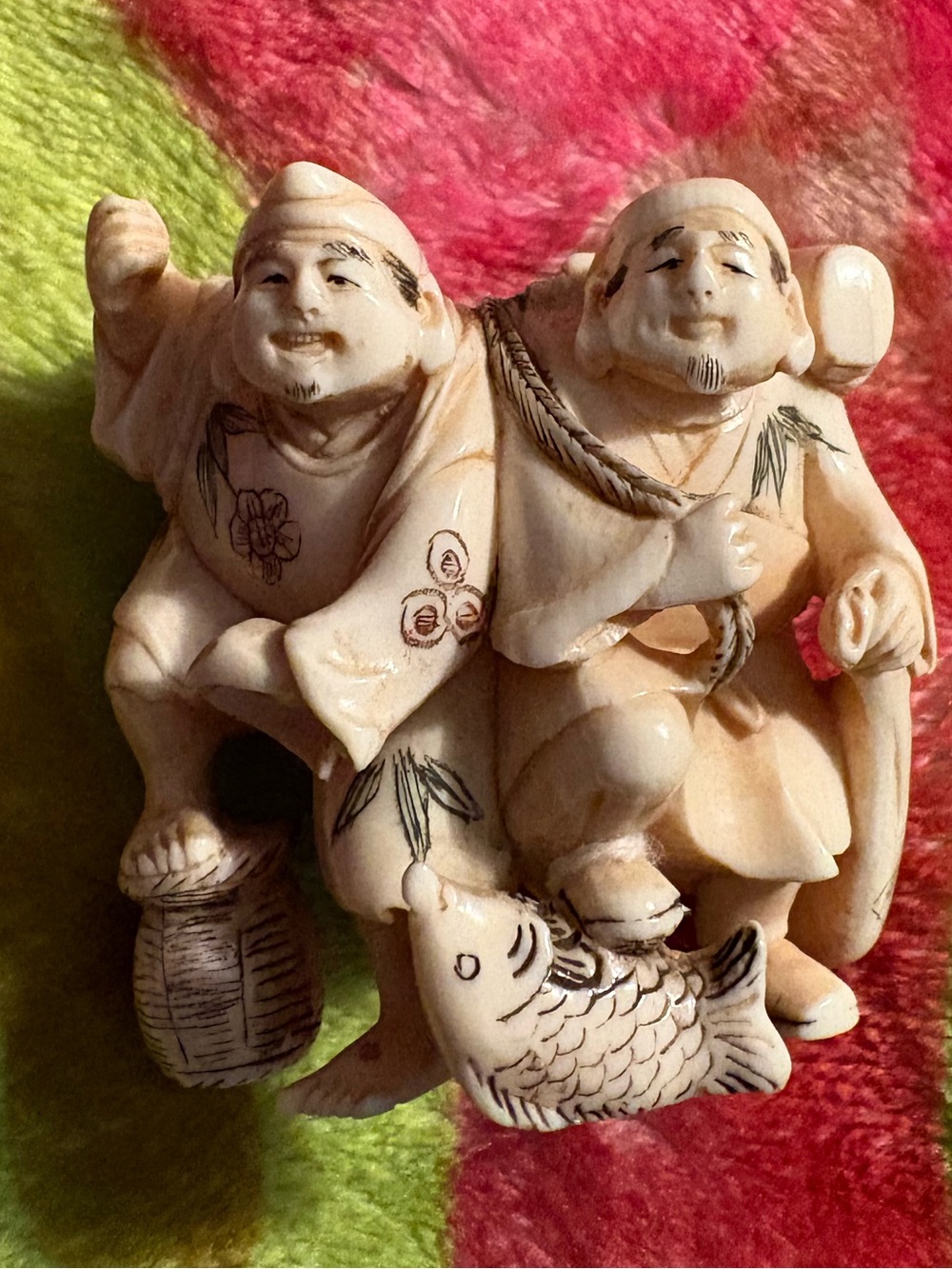 Vintage ivory or bone Fishermen Figurine - Decorative Home Accent - Picture 3 of 11